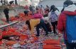 Vuelca tráiler lleno de galletas y lo rapiñan en la Toluca-Atlacomulco