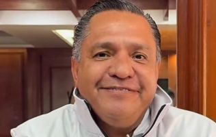 Gastará en pantallas Ricardo Moreno para ver Final de Futbol