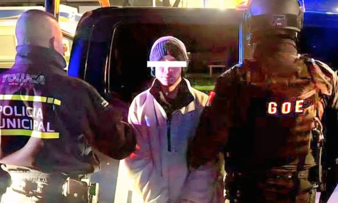 Asaltan OXXO cerca de policías de Toluca.