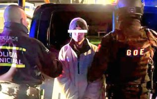 Asaltan OXXO cerca de policías de Toluca.
