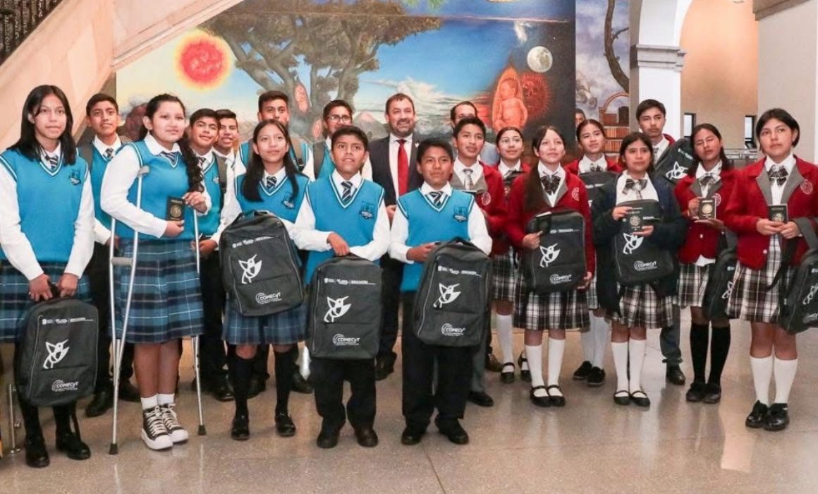 Promueve Edomex talento indígena al llevar robótica al plano mundial
