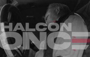 Hallan sin vida a conductor de taxi en Ecatepec