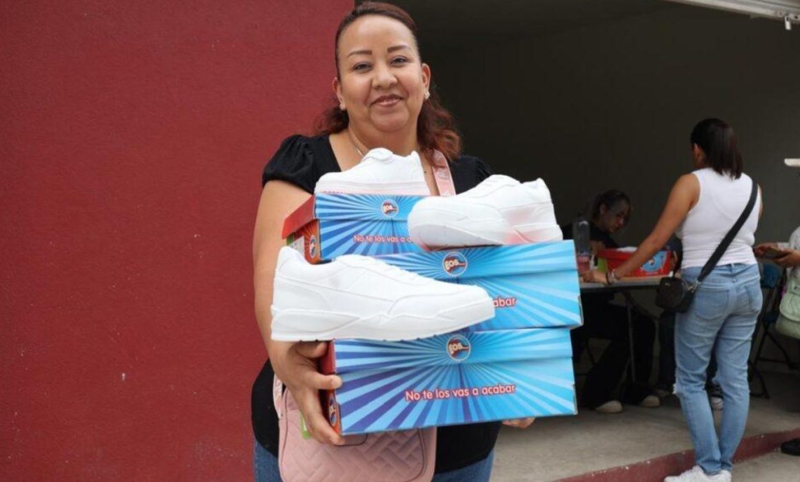 Otorgan 50 mil pares de tenis a estudiantes en Tecámac 