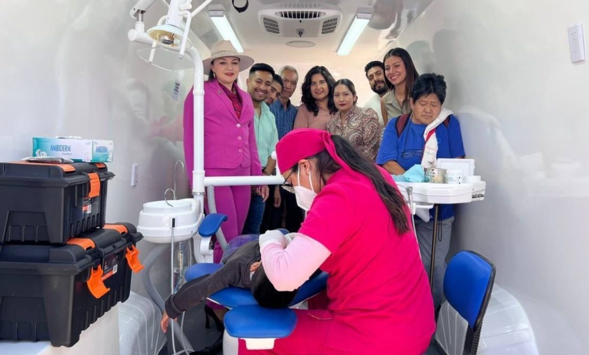 Estrena Amecameca unidad móvil dental