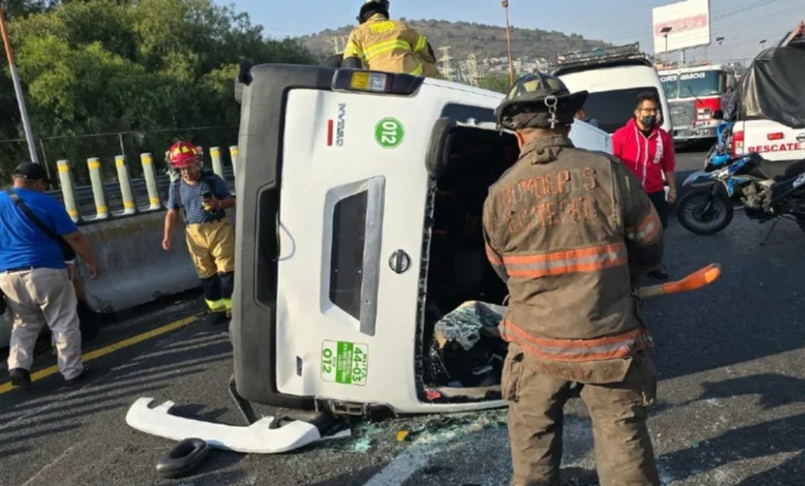 Volcadura de transporte público en la México-Pachuca deja 6 lesionados