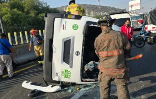 Volcadura de transporte público en la México-Pachuca deja 6 lesionados