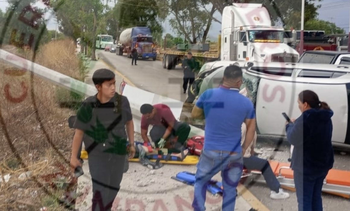 Se impactan 2 autos por exceso de velocidad en Zumpango