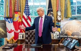 Anuncia Trump pase temporal para inmigrantes en trabajos agrícolas