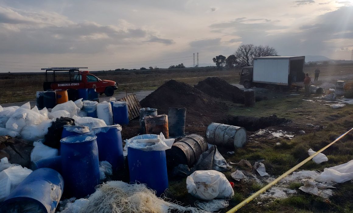Arrestan a 3 por tirar residuos peligrosos en el Lago de Texcoco