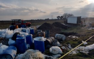 Arrestan a 3 por tirar residuos peligrosos en el Lago de Texcoco