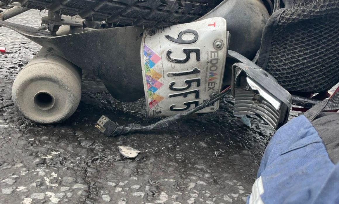 Arrolla pipa a motociclista en Chicolapan