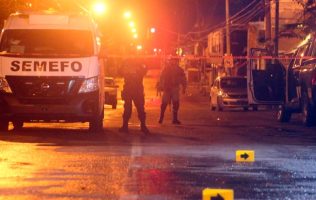 Atacan a balazos a motociclistas en Chalco, intentó defenderse y murió