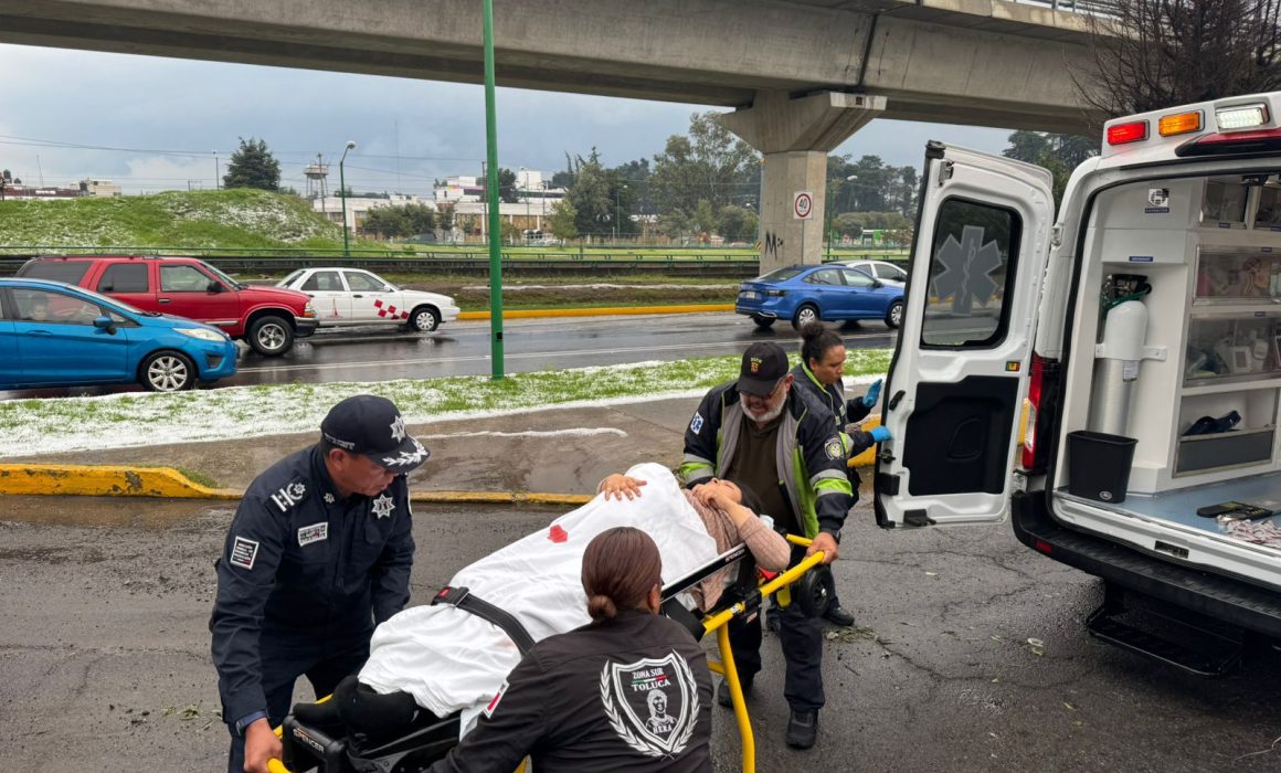 Atienden policías a mujer en labores de parto en Toluca