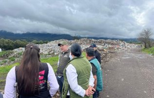 Ayuda Ivette Topete a retirar 32 toneladas de basura en Amecameca
