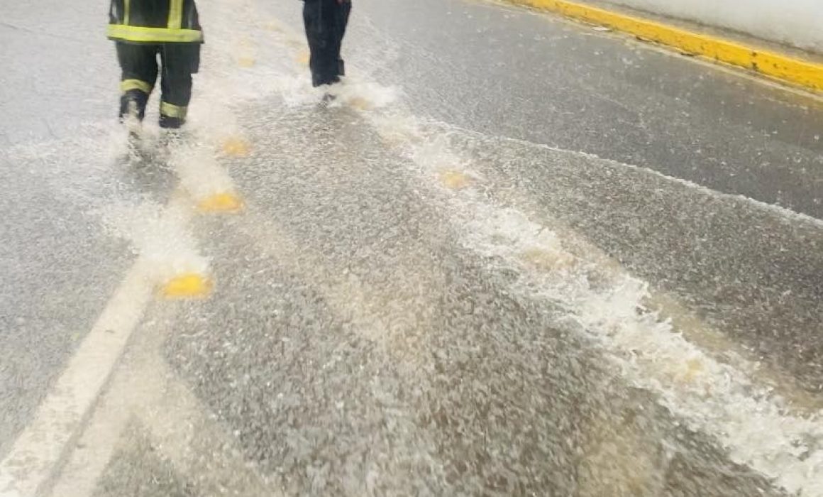 Colapsa movilidad en Tlalnepantla por intensas lluvias