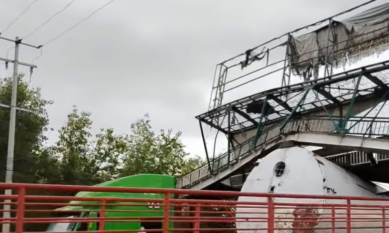 Daña tráiler puente peatonal y provoca cierre total en Vía López Portillo