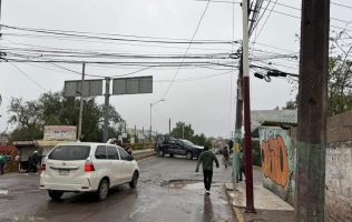 Descubren cadáver embolsado en puente de Coyotepec