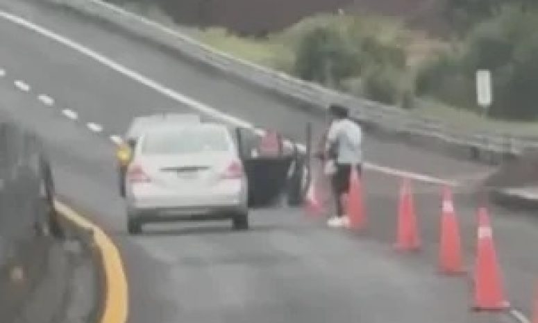 Despojan de su vehículo ladrones a familia en la Texcoco-Calpulalpan
