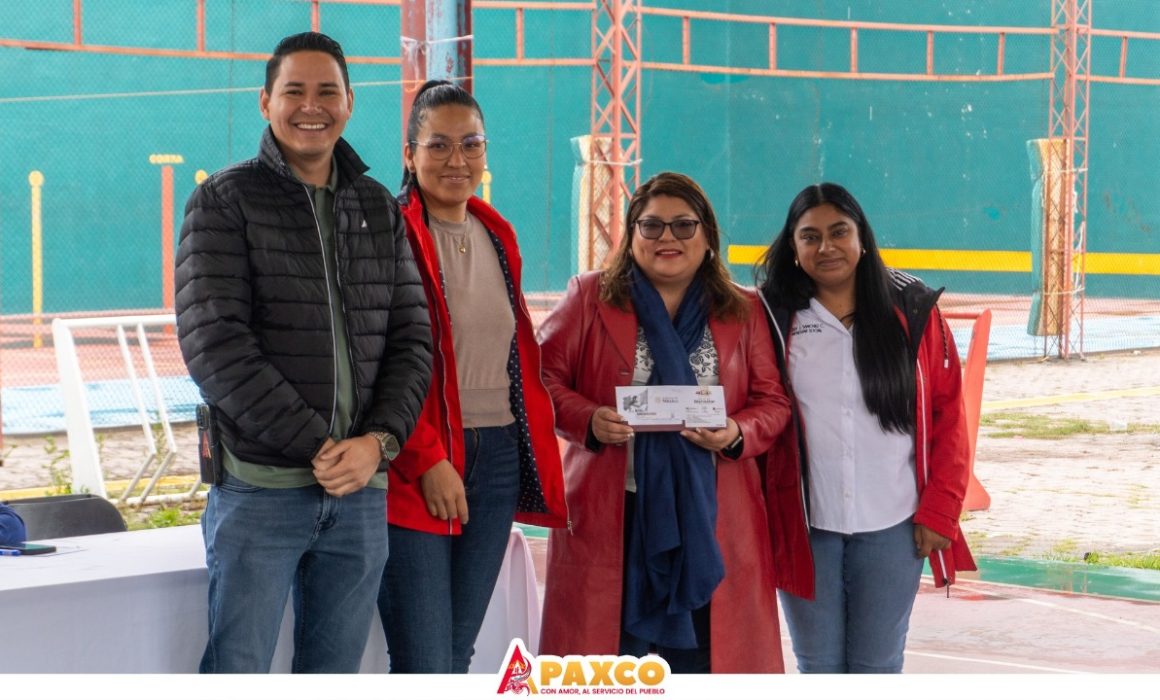 Entregan tarjetas de ‘La Escuela es Nuestra’ en Apaxco