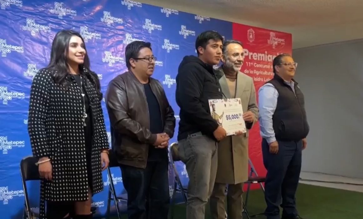 Fernando Flores da estímulo a ganadores de Concurso de Agricultura 2025
