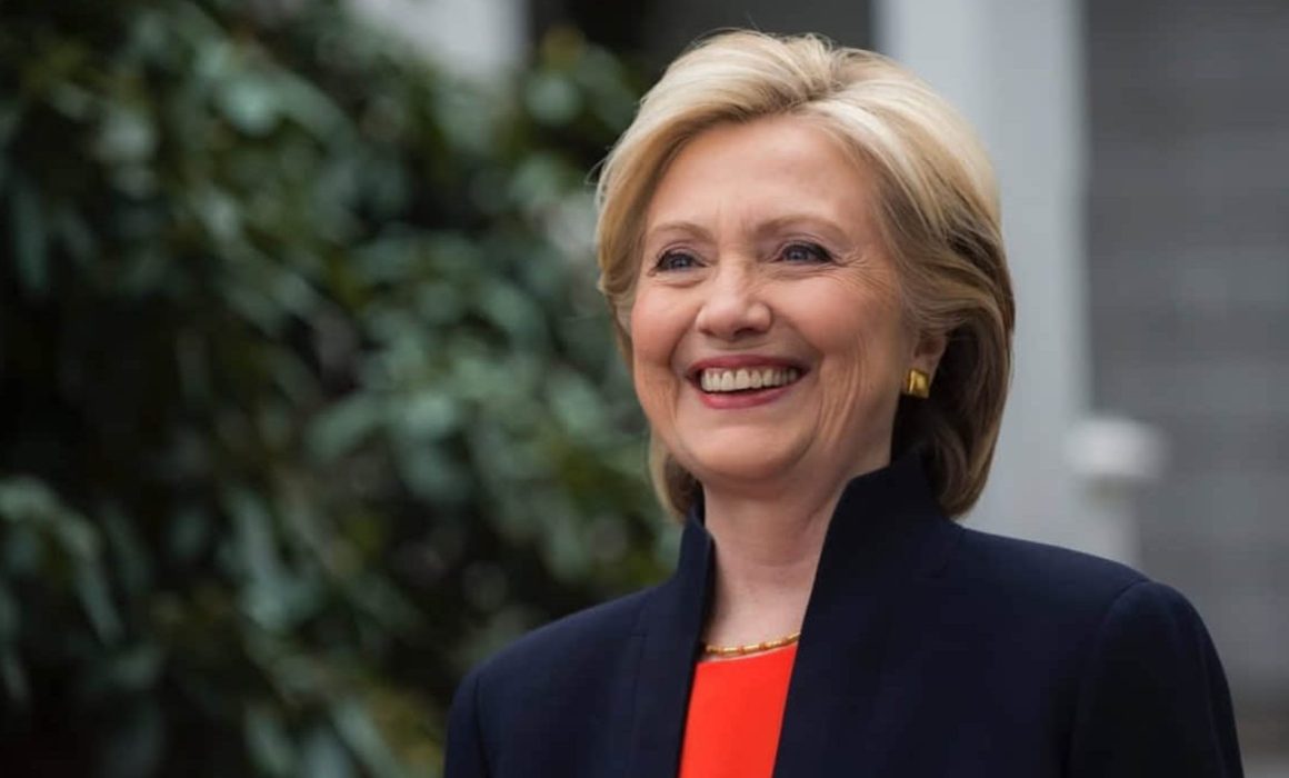 Llama Hillary Clinton a protestar contra Trump el día de su cumpleaños