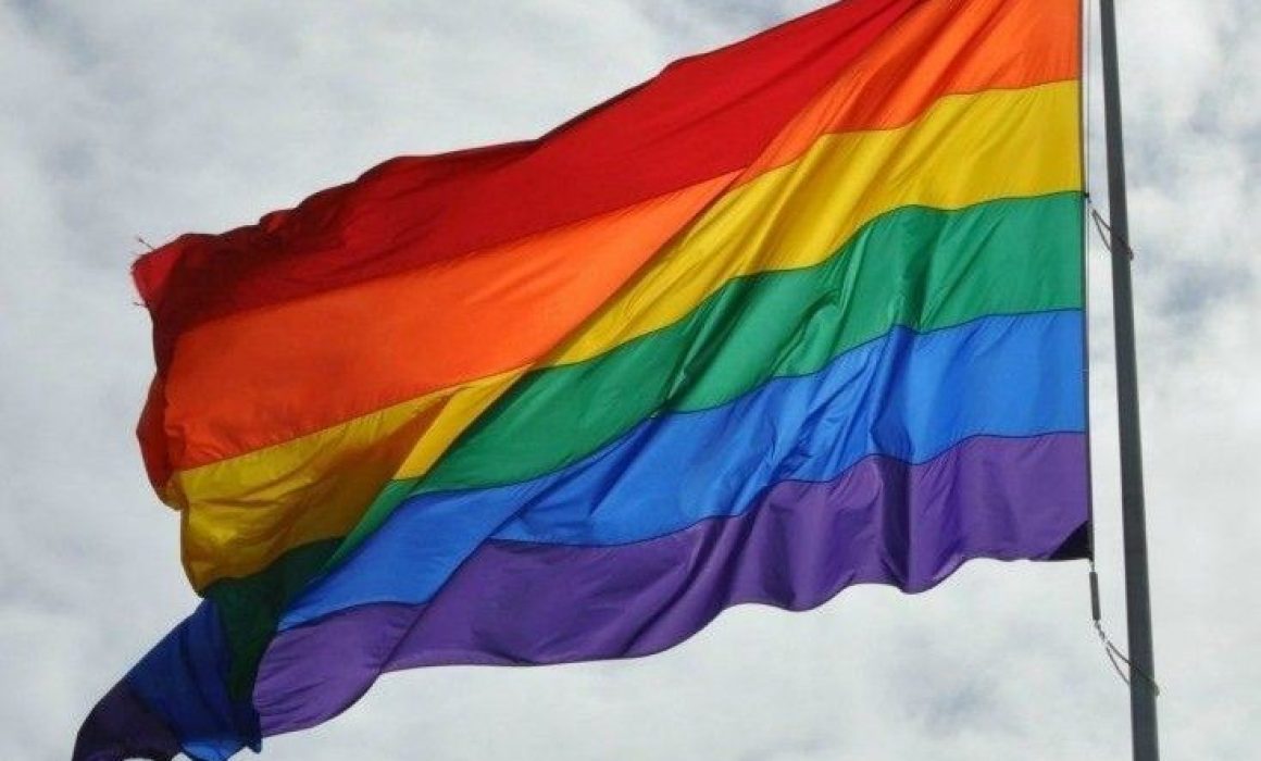 Exige comunidad LGBT+ justicia real, no arcoíris de utilería política