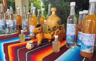 Festeja a papá con mezcal y barbacoa en Tianguis Colibrí
