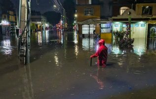 Reportan inundaciones en Chimalhuacán por lluvias