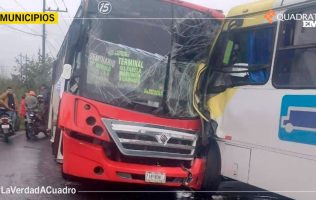 Atienden rápido choque de camioneta
