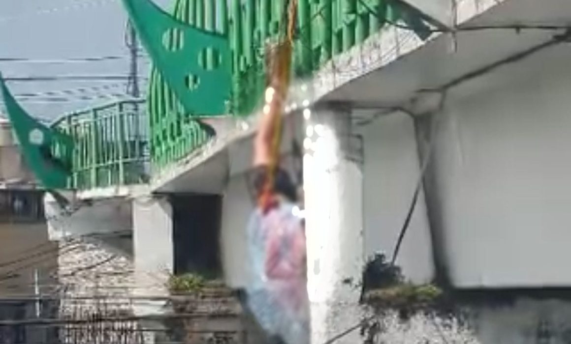 Realizan performance en puente de la UAMex
