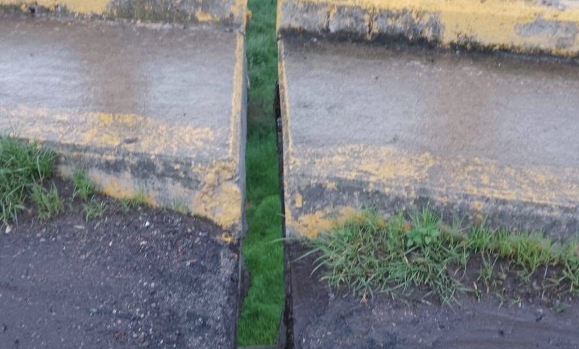 Restringen paso de transporte pesado por daño estructural en Teoloyucan