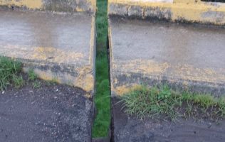 Restringen paso de transporte pesado por daño estructural en Teoloyucan