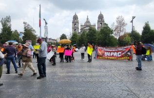Se manifiesta ULPAC frente a Palacio de Gobierno por indemnización de tierras