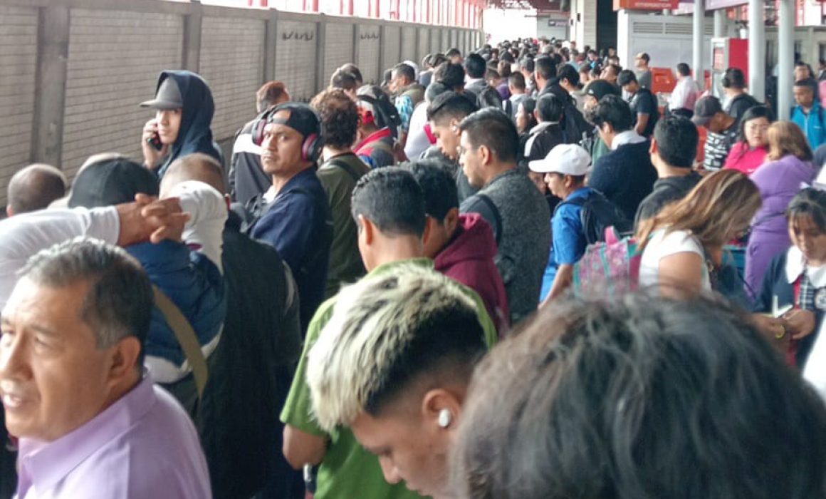Sufren retrasos de en el metro de Los Reyes y La Paz