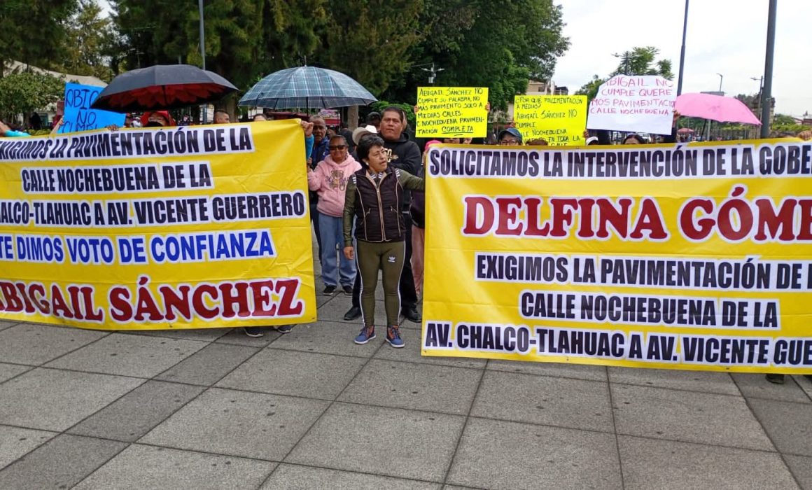 Toman manifestantes explanada municipal de Chalco, exigen ser escuchados