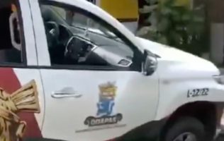 Intenta Gobierno de Nezahualcóyotl reparar baches y quedan atrapados
