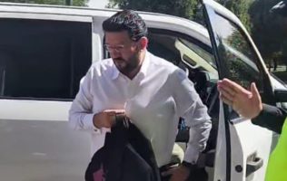 Usa lujosa camioneta Alcalde de Almoloya de Juárez