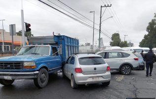 Choque múltiple en vía Morelos deja 4 lesionados