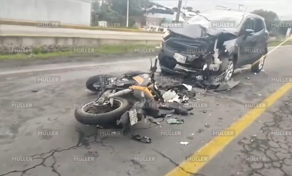 Involucrados 3 autos en múltiple choque en Ecatepec