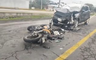 Involucrados 3 autos en múltiple choque en Ecatepec