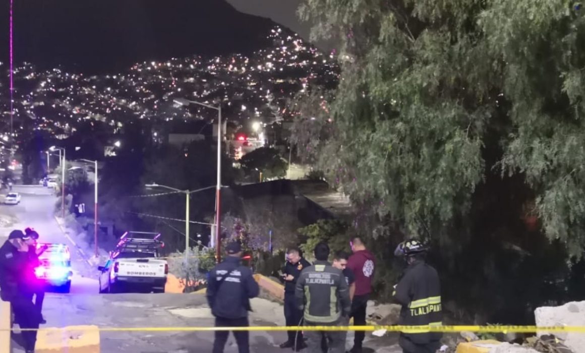 Investigan hallazgo de cuerpo envuelto en cobija en Tlalnepantla