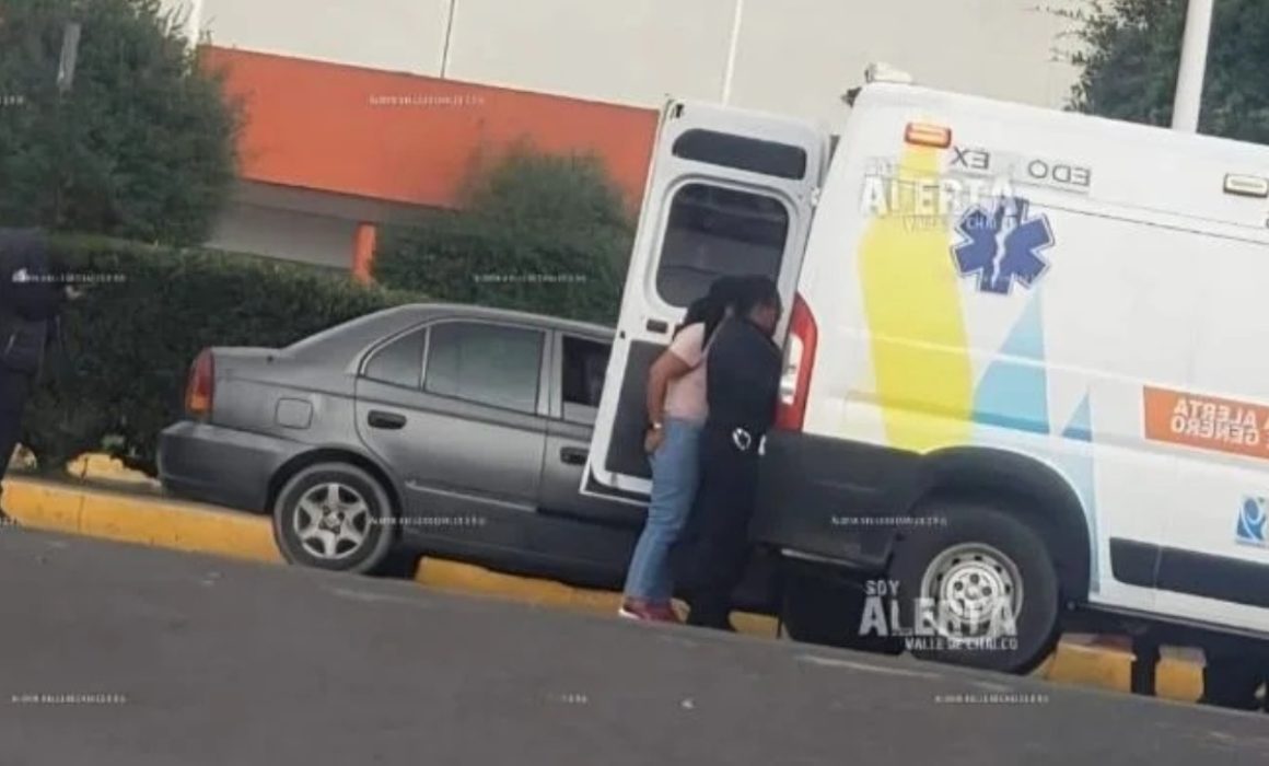 Localizan a mujer gravemente herida en un auto en Chalco, Edomex