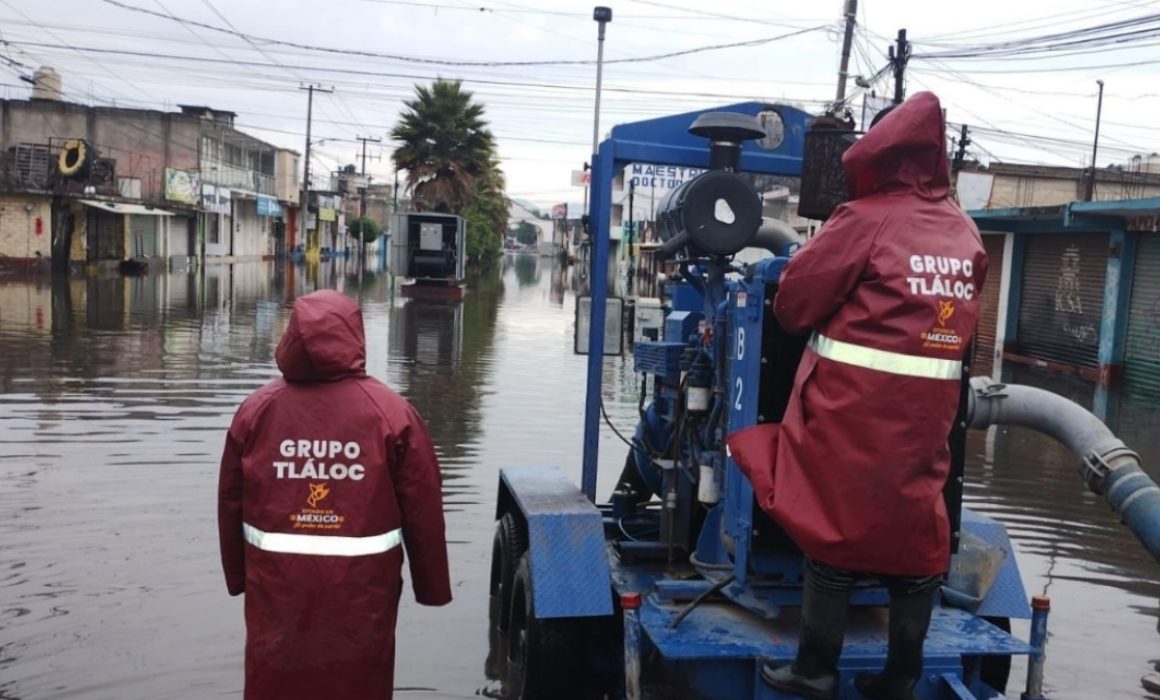 Despliega Gobierno brigadas por inundaciones en Toluca y Oriente