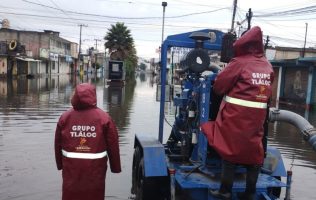 Despliega Gobierno brigadas por inundaciones en Toluca y Oriente