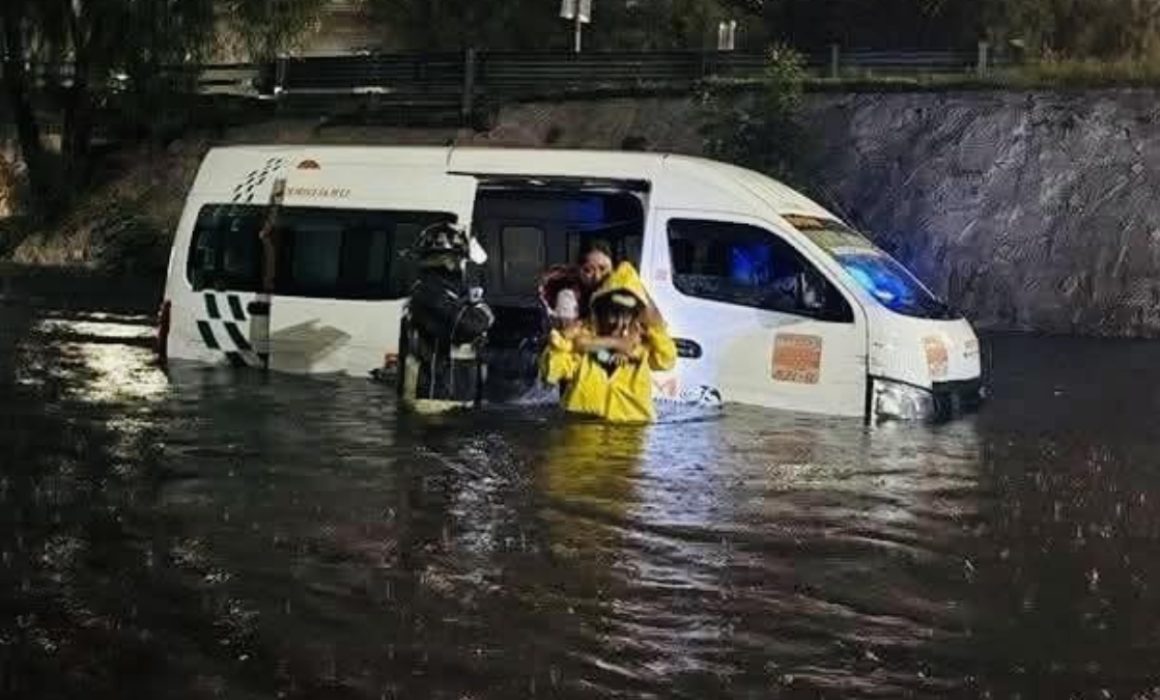 Tlalnepantla despliega operativo emergente ante severas inundaciones