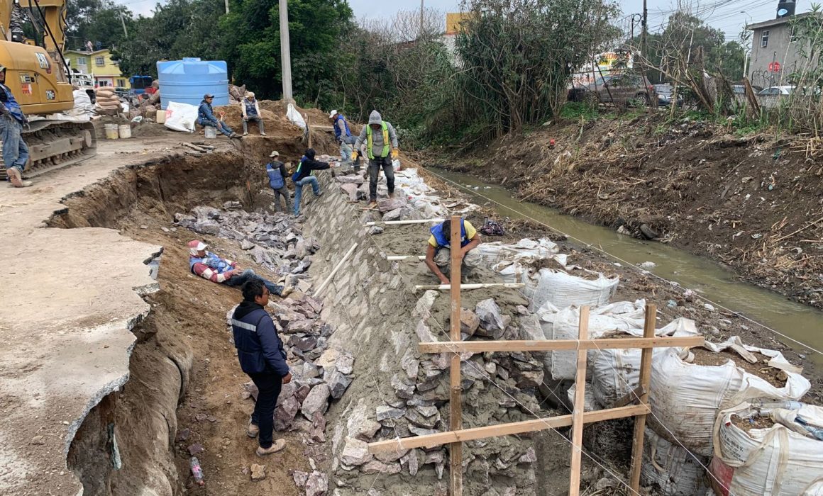 Brindan mantenimiento al muro del Río de Texcoco tras intensas lluvias