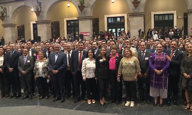 Firma Delfina Gómez convenio con Sindicato de Maestros del EDOMEX