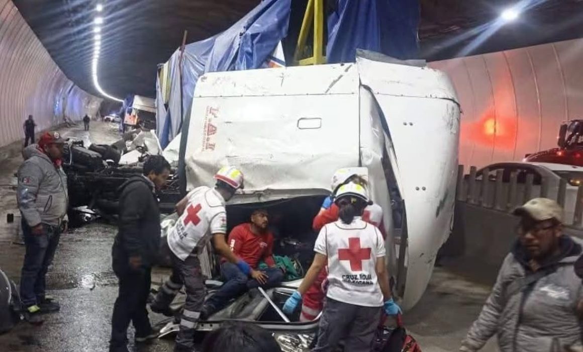 Accidente en la autopista deja a 13 heridos