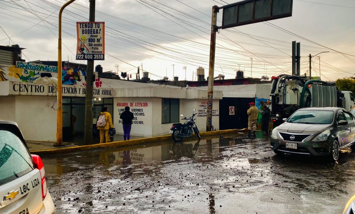 Afectan lluvias intensa a viviendas y vialidades en Cuautitlán
