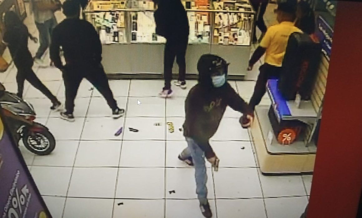Asaltan de nuevo Coppel Alzate en Ozumba; roban 40 celulares